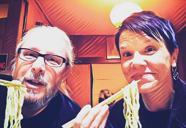 Steve and Fálki slurping ramen